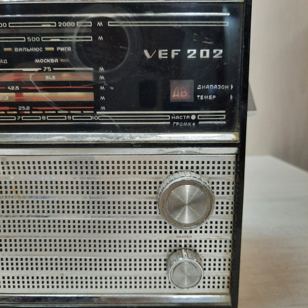Радиоприемник "VEF 202" из пластика, СССР (на работоспособность не проверялся). Картинка 15